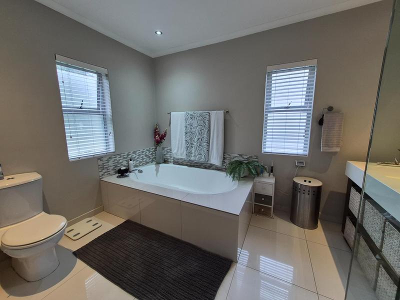 To Let 4 Bedroom Property for Rent in Oude Westhof Western Cape